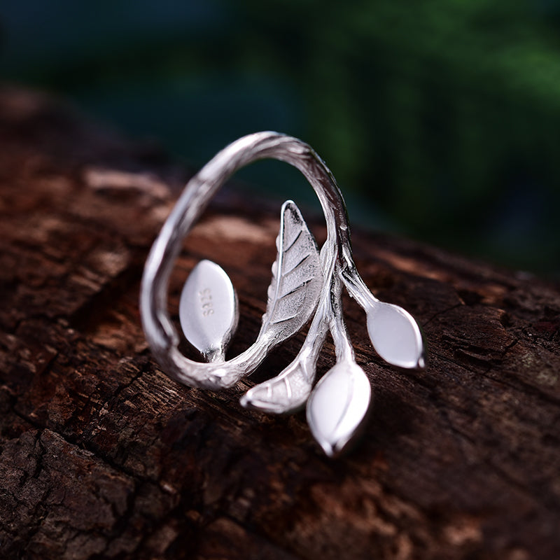 Spring in the Air Leaves Adjustable Ring